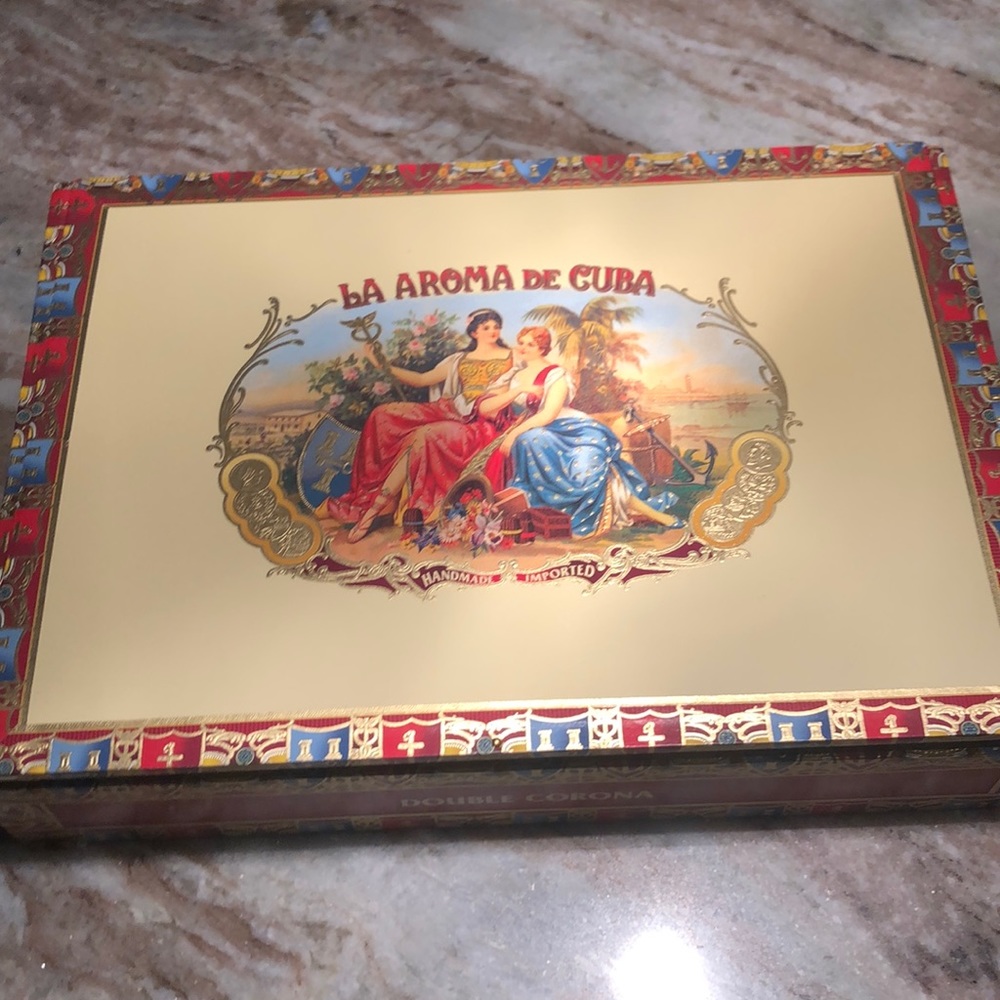 Cigar box Ashton 👑 La aroma de Cuba Double Corona